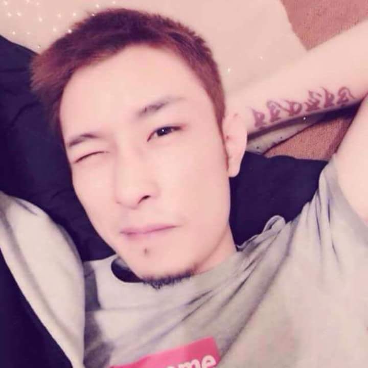 难得拥抱的第一张照片--贵阳相亲服务中心