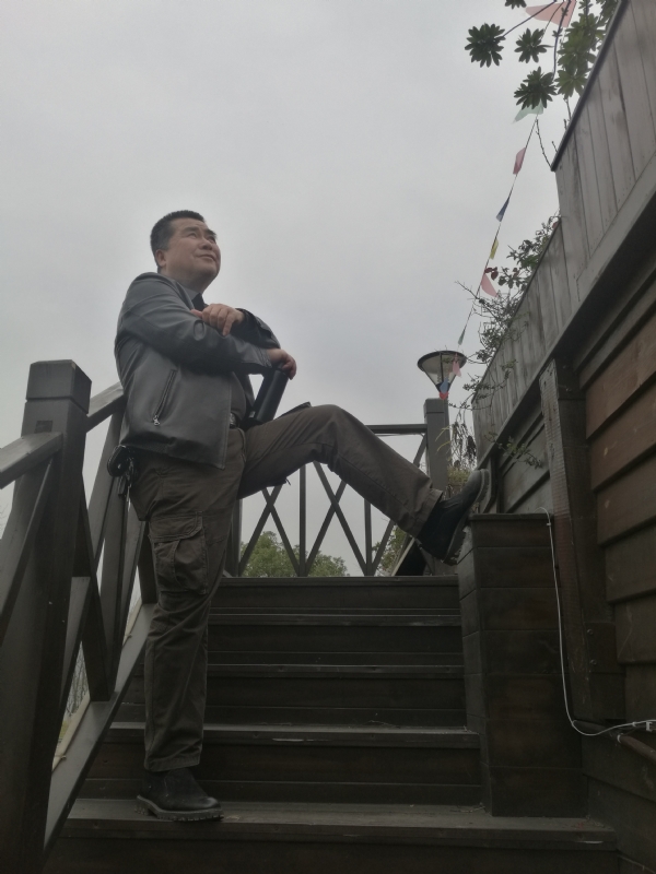 孤单背影的第一张照片--贵阳相亲服务中心