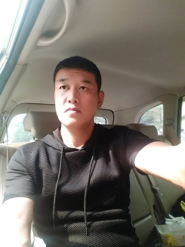 深爱的疯子的第一张照片--贵阳相亲服务中心