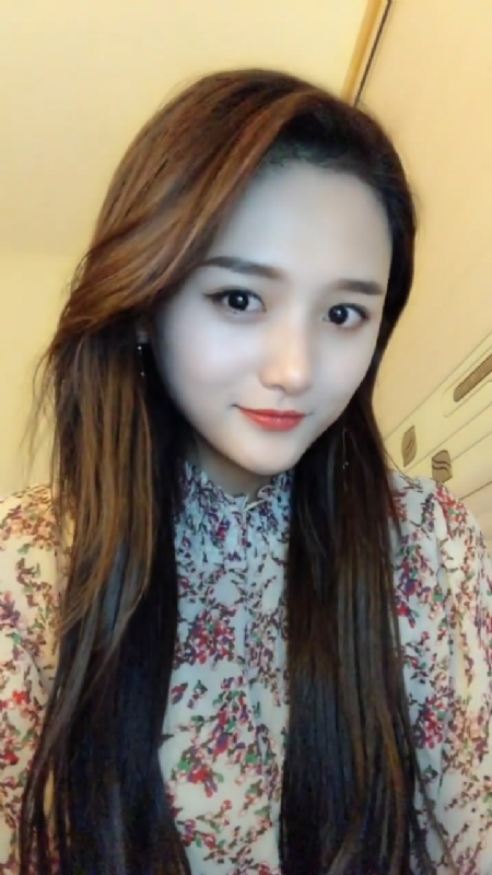 淡然一笑的第一张照片--贵阳相亲服务中心