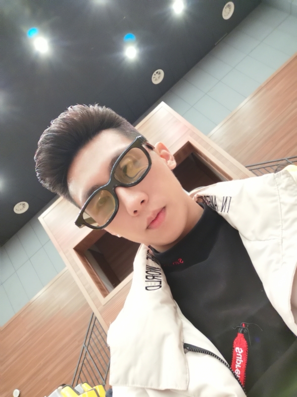 少年已不在年少的第一张照片--贵阳相亲服务中心