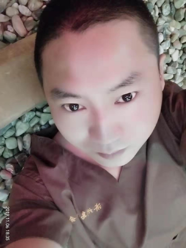 红枫叶的第一张照片--贵阳相亲服务中心