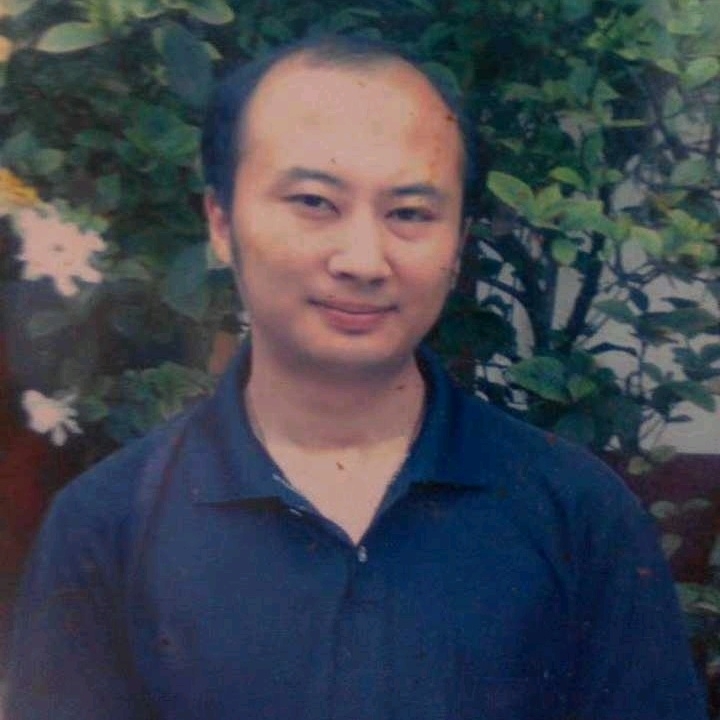 石峰里的生命的第一张照片--贵阳相亲服务中心