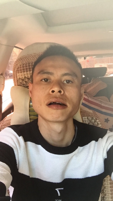 小何的第一张照片--贵阳相亲服务中心