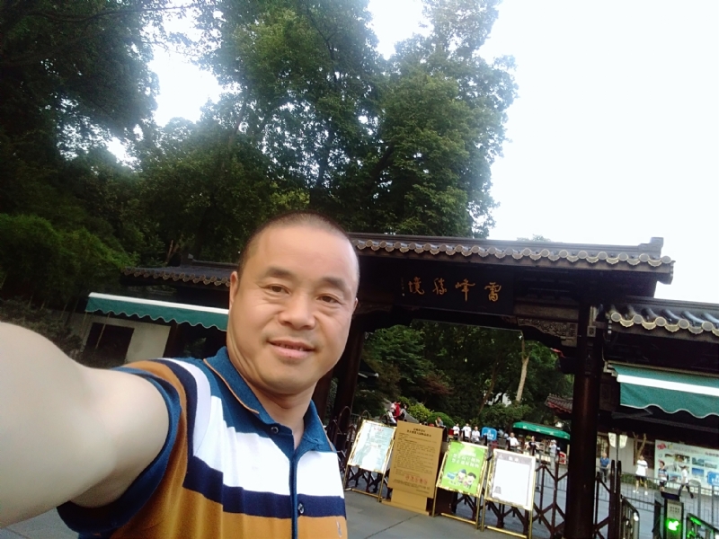 夏雨晨紫的第一张照片--贵阳相亲服务中心