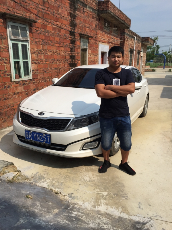 独坐街头的第二张照片--贵阳相亲服务中心