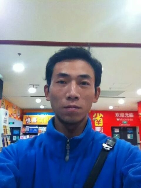 青草地溪水边的第一张照片--贵阳相亲服务中心