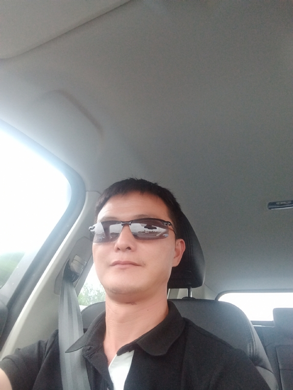 孤独的男人的第一张照片--贵阳相亲服务中心