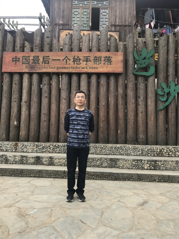 屯里的富豪的第一张照片--贵阳相亲服务中心