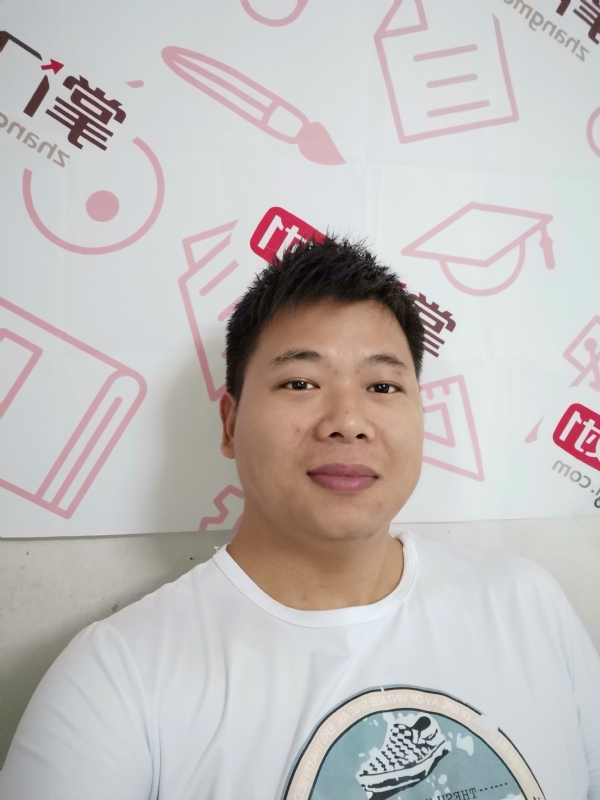 轻静地行走着的第一张照片--贵阳相亲服务中心