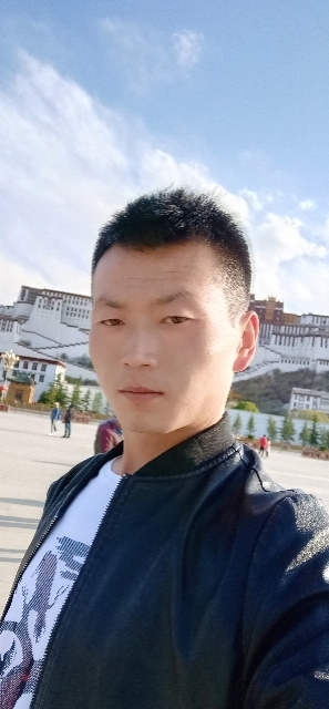 阳光下的小草的第一张照片--贵阳相亲服务中心