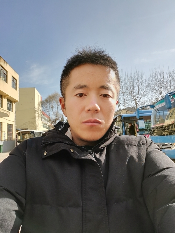 孤独的云的第一张照片--贵阳相亲服务中心