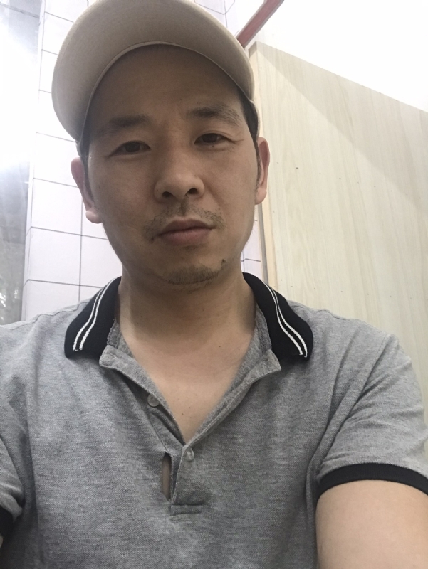 老何的第一张照片--贵阳相亲服务中心