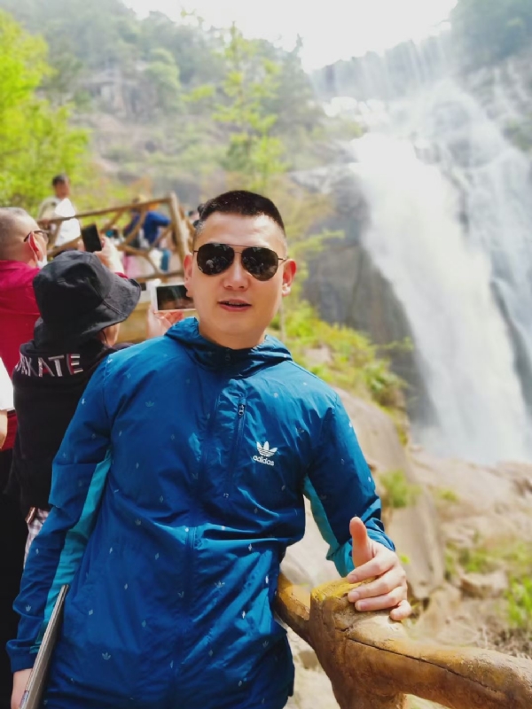 钟爱一生的第一张照片--贵阳相亲服务中心