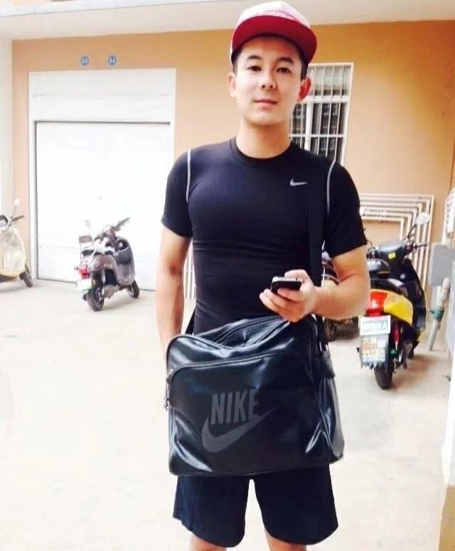 花花是只狗的第一张照片--贵阳相亲服务中心