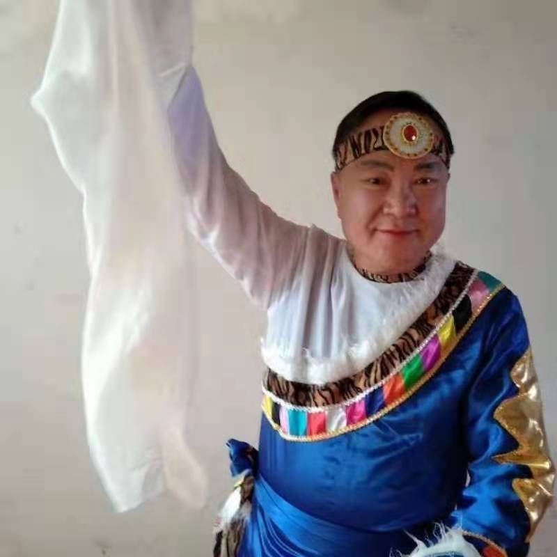 走在冷风中的第一张照片--贵阳相亲服务中心