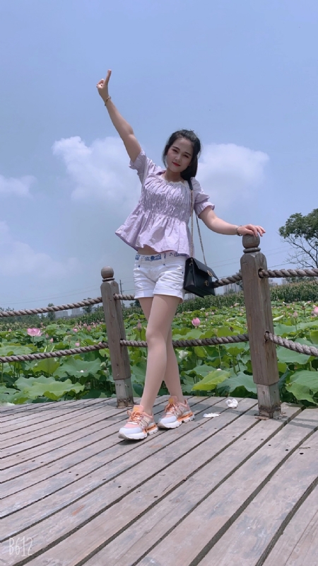 秋水伊人的第一张照片--贵阳相亲服务中心