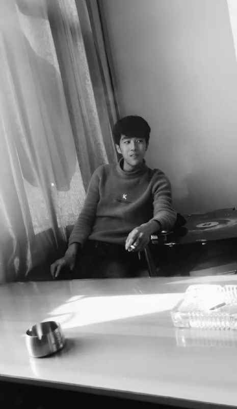 酷似小丑的第二张照片--贵阳相亲服务中心