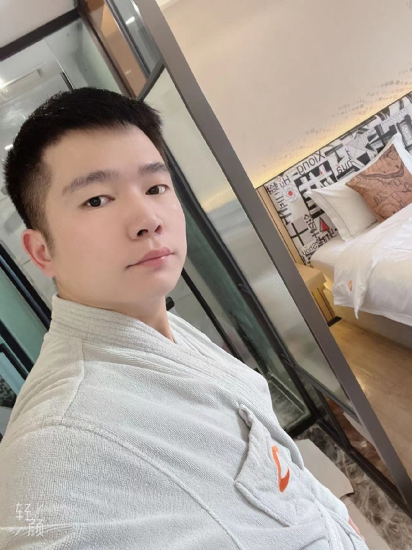 绿帽的第一张照片--贵阳相亲服务中心