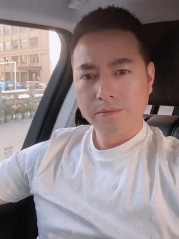 勿忘初心的第一张照片--贵阳相亲服务中心