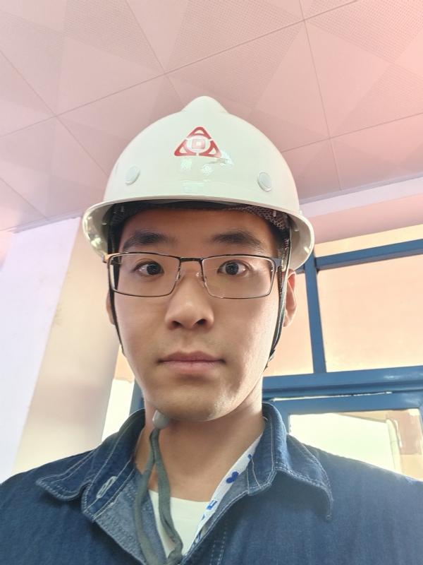 何鹏宇的第二张照片--贵阳相亲服务中心