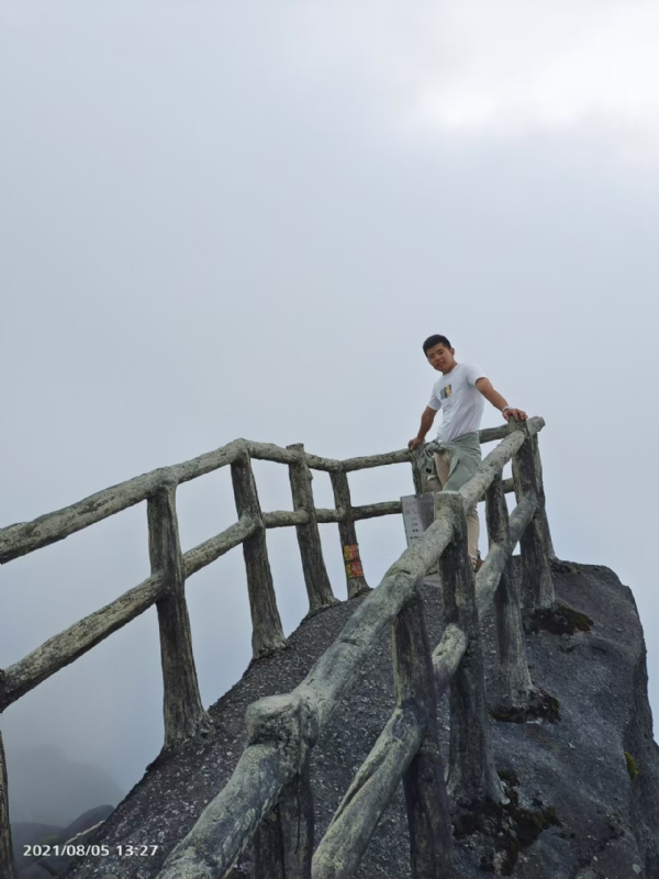 灰色轨迹的第一张照片--贵阳相亲服务中心