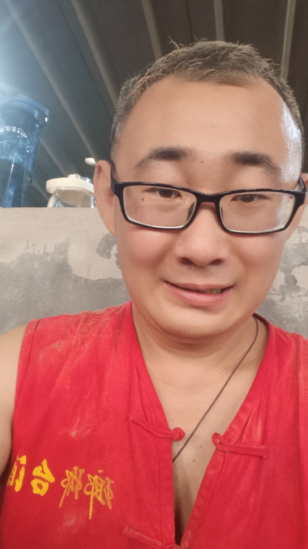 黑黑一笑的第二张照片--贵阳相亲服务中心