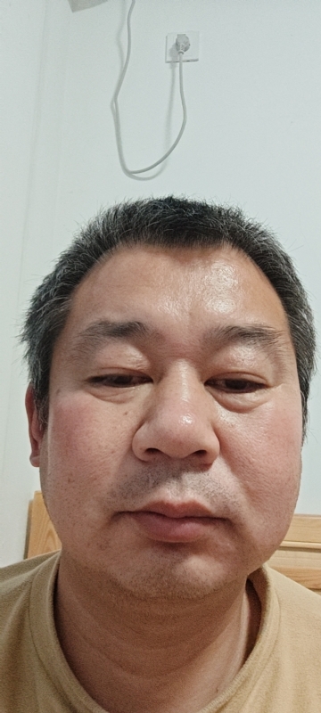 龙万的第一张照片--贵阳相亲服务中心