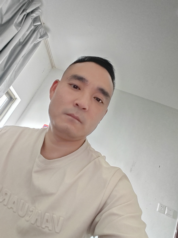 小锋的第一张照片--贵阳相亲服务中心