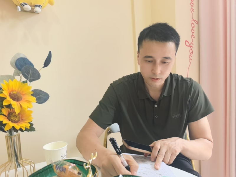 笑看一切的第二张照片--贵阳相亲服务中心