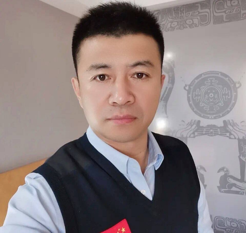 生在红旗下的第一张照片--贵阳相亲服务中心