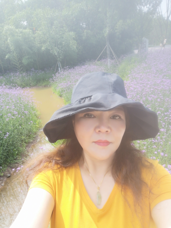 宛霞的第三张照片--贵阳相亲服务中心