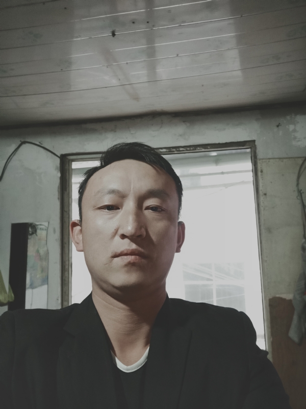 放弃爱你的第一张照片--贵阳相亲服务中心