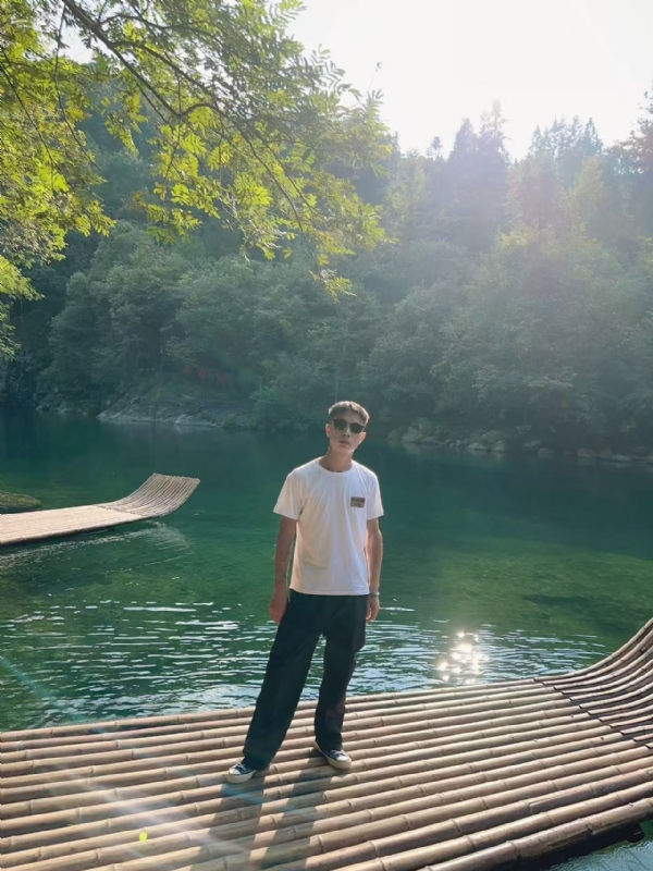 林言的第三张照片--贵阳相亲服务中心