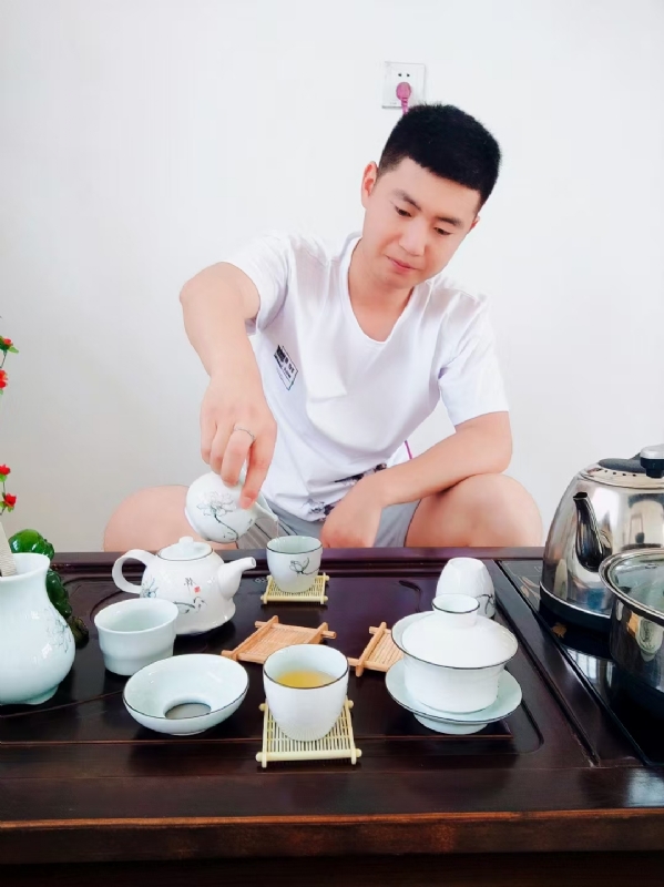 日月的第三张照片--贵阳相亲服务中心