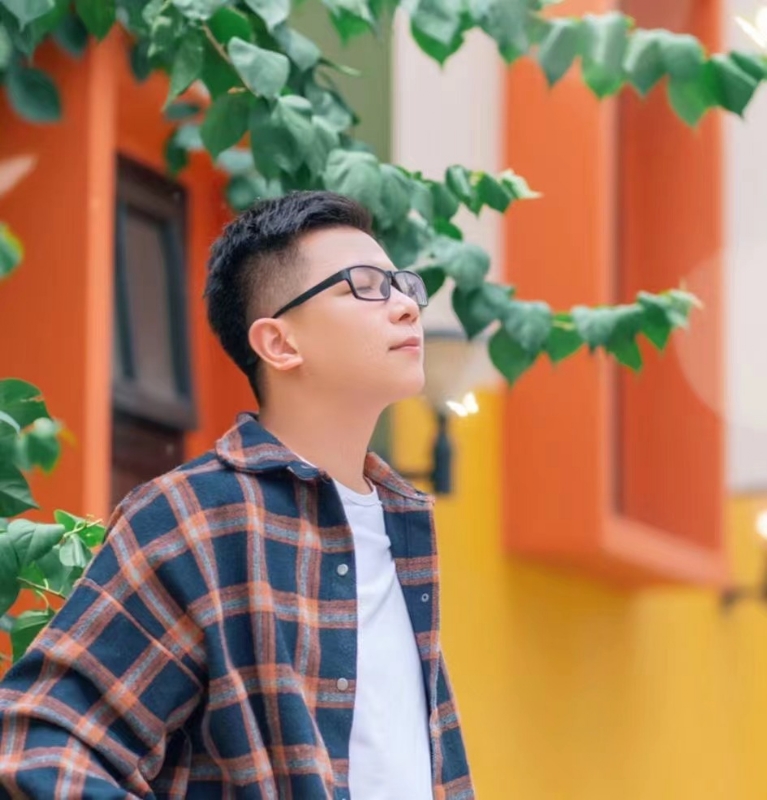 版本之子的第一张照片--贵阳相亲服务中心